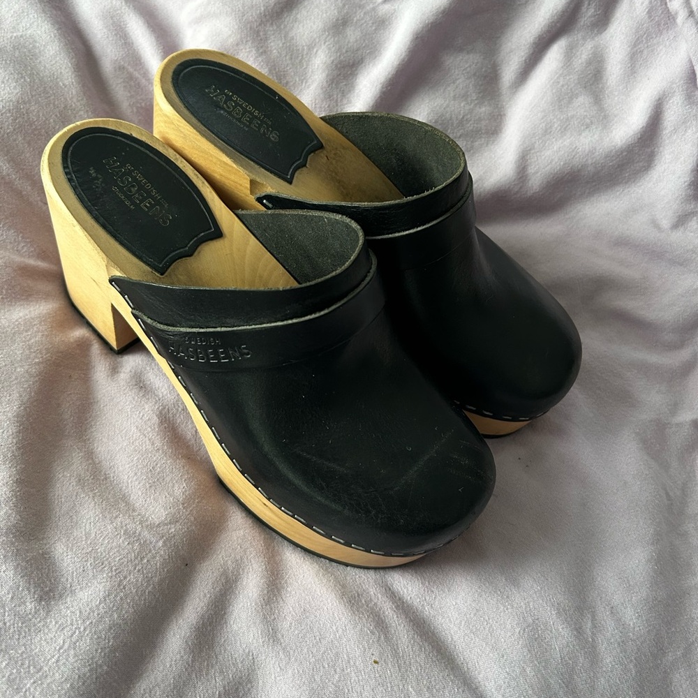 Swedish Hasbeens Black Leather Louise clogs - Picture 2 of 3